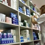 Le ministre de la Santé fixe un prix élevé pour un médicament contre le rhumatisme