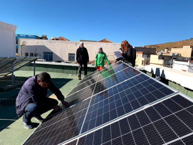 Coopération maroco-espagnole pour utiliser les énergies renouvelables dans les centres de santé de Chefchaouen