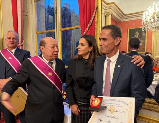 Paris: le Marocain Amine ECHCHERKI reçoit la Médaille d’Or du Bien Public
